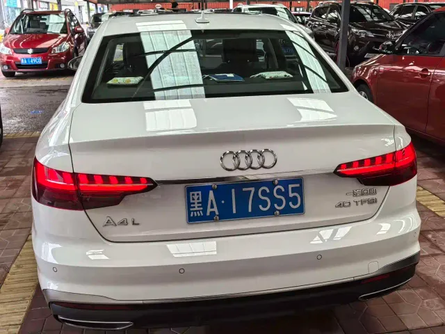 Audi A4L — Фото автомобиля 3