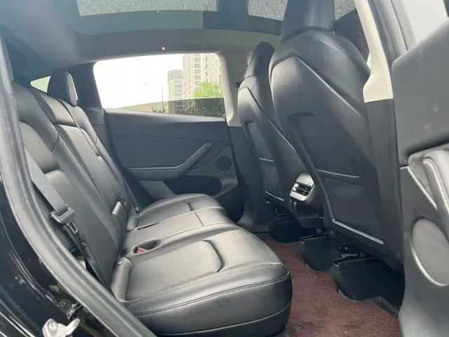 Tesla Model Y — Фото автомобиля 14