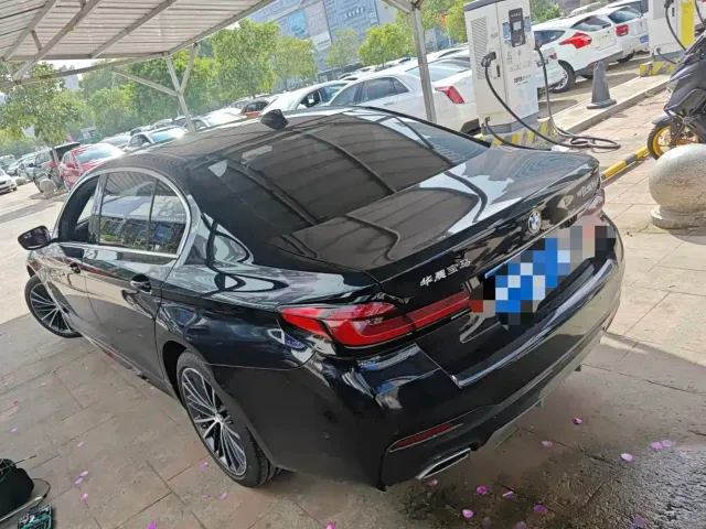 BMW 5 Series — Фото автомобиля 6