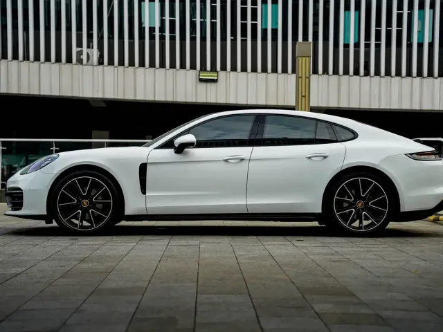 Porsche Panamera — Фото автомобиля 16