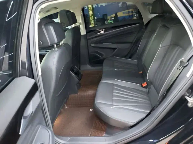 Volkswagen Passat — Фото автомобиля 16
