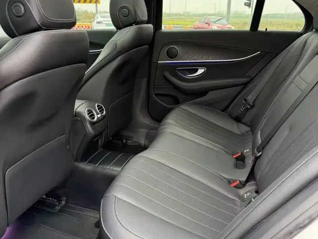 Mercedes-Benz E-Class — Фото автомобиля 6
