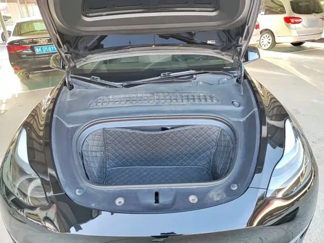 Tesla Model Y — Фото автомобиля 19