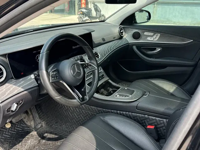 Mercedes-Benz E-Class — Фото автомобиля 4