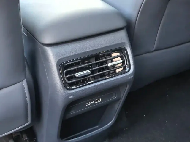 Geely Galaxy Starship 7 EM-i — Фото автомобиля 18