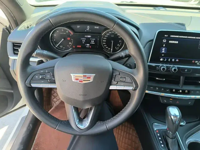 Cadillac CT4 — Фото автомобиля 10