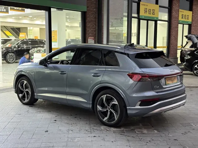 Audi Q4 e-tron — Фото автомобиля 6