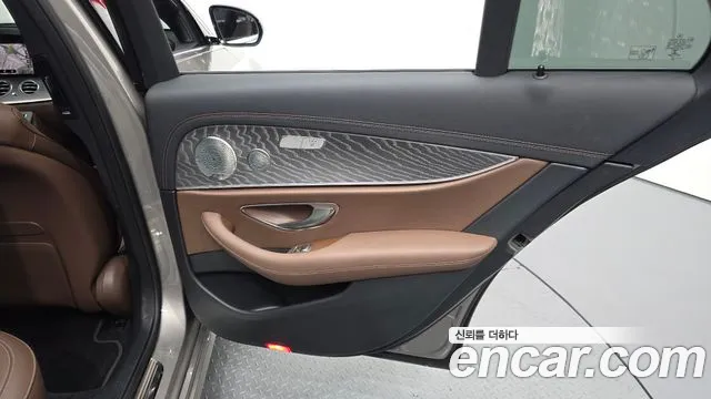 Mercedes-Benz E-Class E-класс W213 E350 4MATIC Avantgarde — Фото автомобиля 23