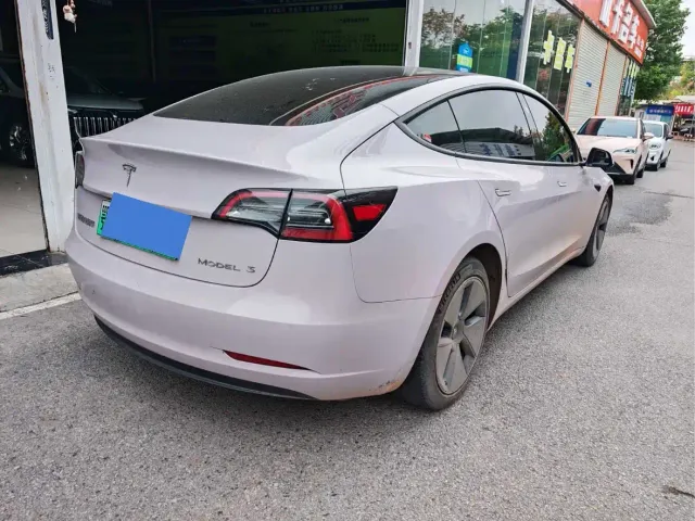 Tesla Model 3 — Фото автомобиля 3