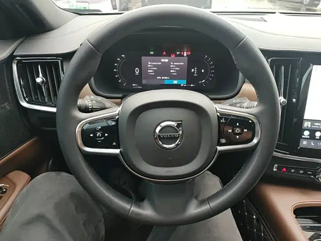 Volvo S90 — Фото автомобиля 10