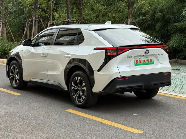 Toyota FAW Toyota bZ4X — Фото автомобиля 9