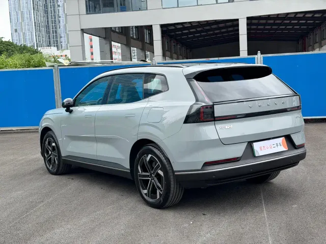 Volvo XC70 Plug-in Hybrid — Фото автомобиля 12