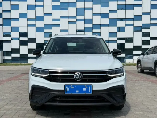 Volkswagen Tiguan L — Фото автомобиля 2