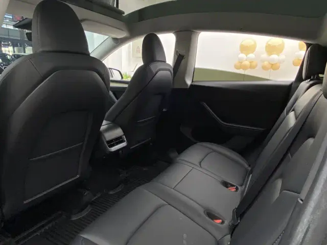 Tesla Model Y — Фото автомобиля 24