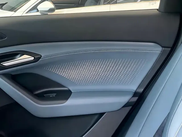Audi Q6L e-tron — Фото автомобиля 4