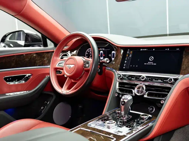 Bentley Flying Spur — Фото автомобиля 17