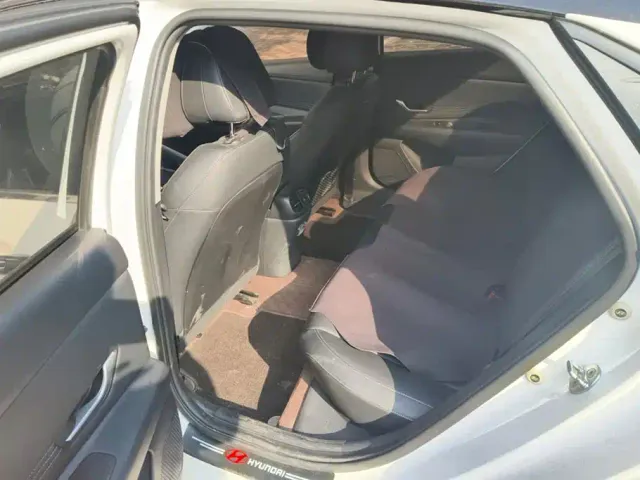 Hyundai Elantra — Фото автомобиля 11