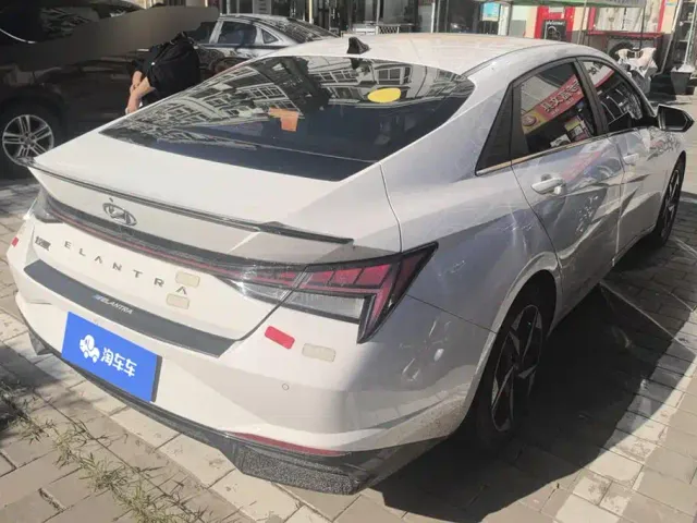Hyundai Elantra — Фото автомобиля 3