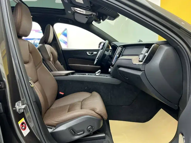 Volvo XC60 — Фото автомобиля 19
