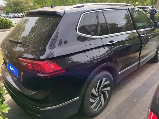 Volkswagen Tiguan L — Фото автомобиля 3