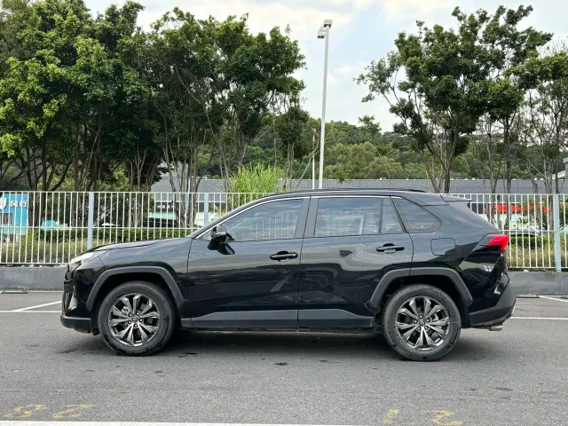 Toyota RAV4 — Фото автомобиля 5