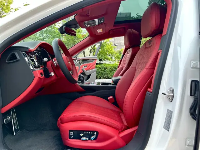 Bentley Flying Spur — Фото автомобиля 9