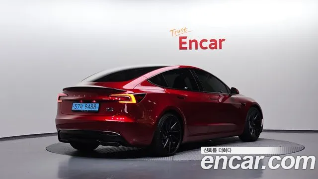 Tesla Model 3 — Фото автомобиля 2