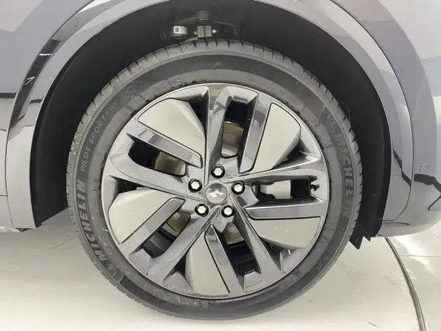 Li Auto L7 — Фото автомобиля 11