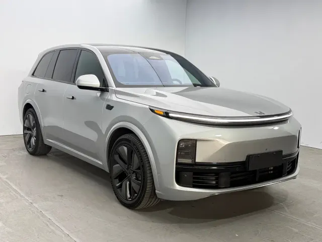 Li Auto L8 — Фото автомобиля 3