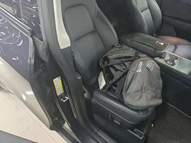 Tesla Model Y — Фото автомобиля 24