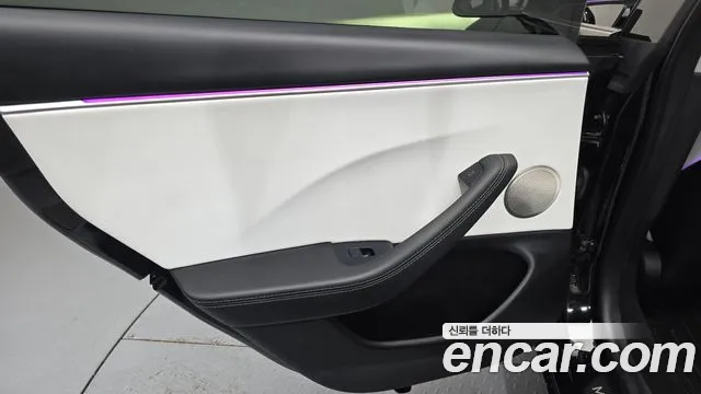 Tesla Model 3 — Фото автомобиля 14
