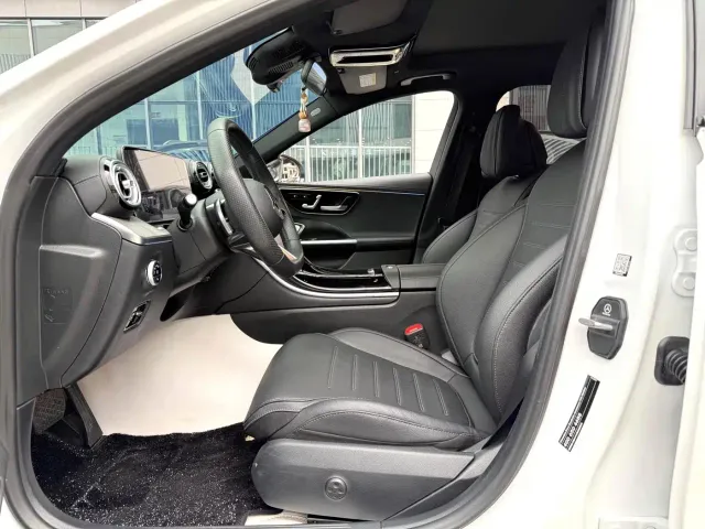 Mercedes-Benz C-Class — Фото автомобиля 3