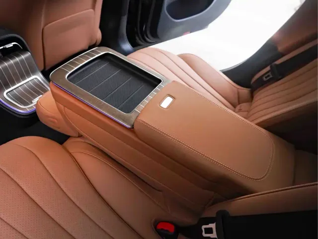 Mercedes-Benz E-Class — Фото автомобиля 27
