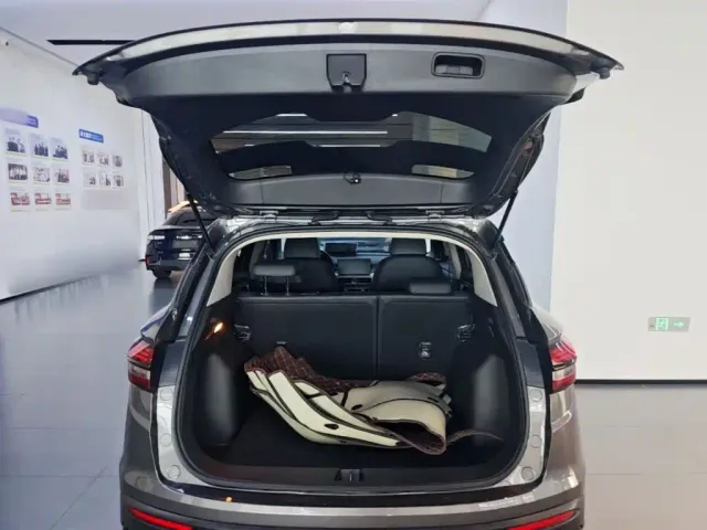 Geely Binyue — Фото автомобиля 18