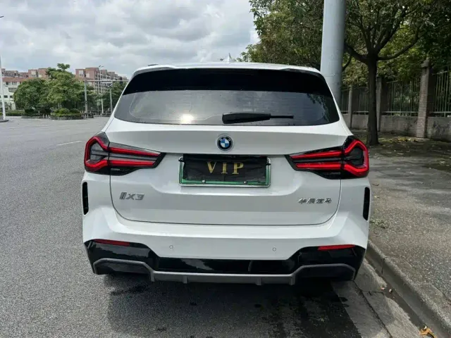 BMW iX3 — Фото автомобиля 9