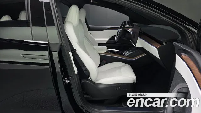 Tesla Model X — Фото автомобиля 26