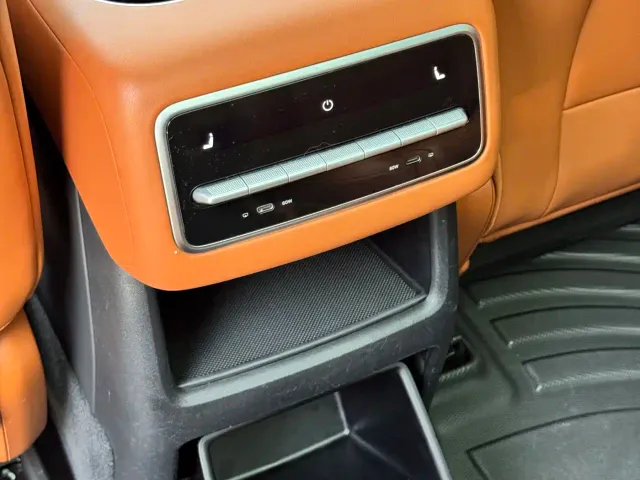 Li Auto L8 — Фото автомобиля 13