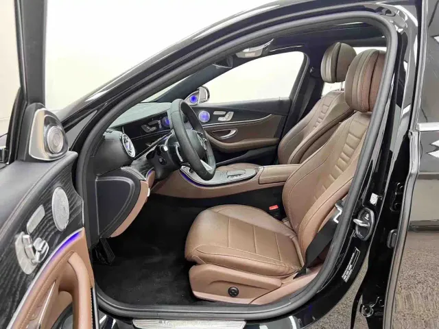 Mercedes-Benz E-Class — Фото автомобиля 12