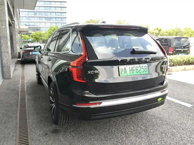 Volvo XC90 — Фото автомобиля 3