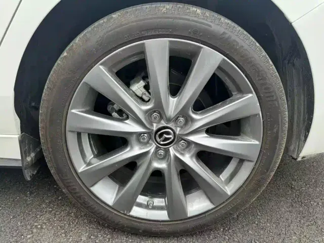 Mazda Axela — Фото автомобиля 10