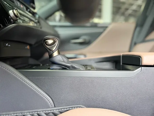 Lexus ES — Фото автомобиля 10