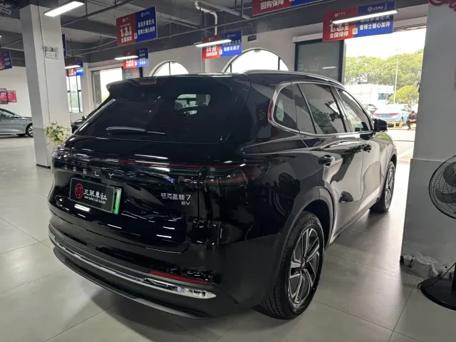 Geely Galaxy Starship 7 EM-i — Фото автомобиля 9