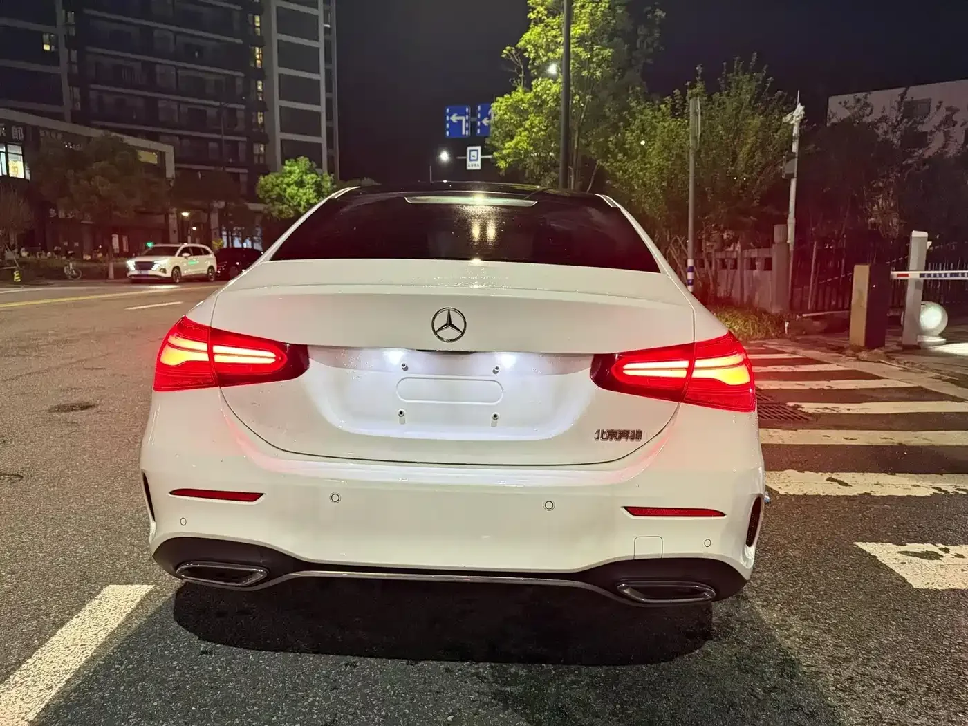 Mercedes-Benz Mercedes-Benz A-Class 2023 A 200 L Fashion — Фото автомобиля 9