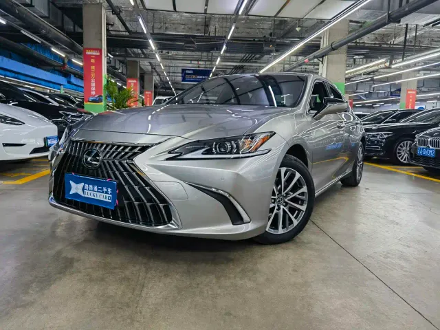 Фотография автомобиля — Lexus ES