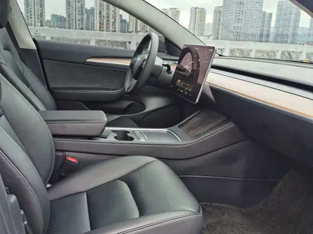 Tesla Model 3 — Фото автомобиля 13