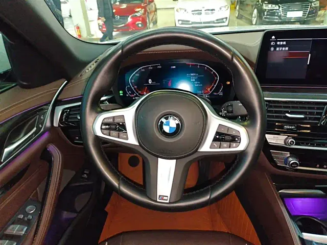BMW 5 Series — Фото автомобиля 2