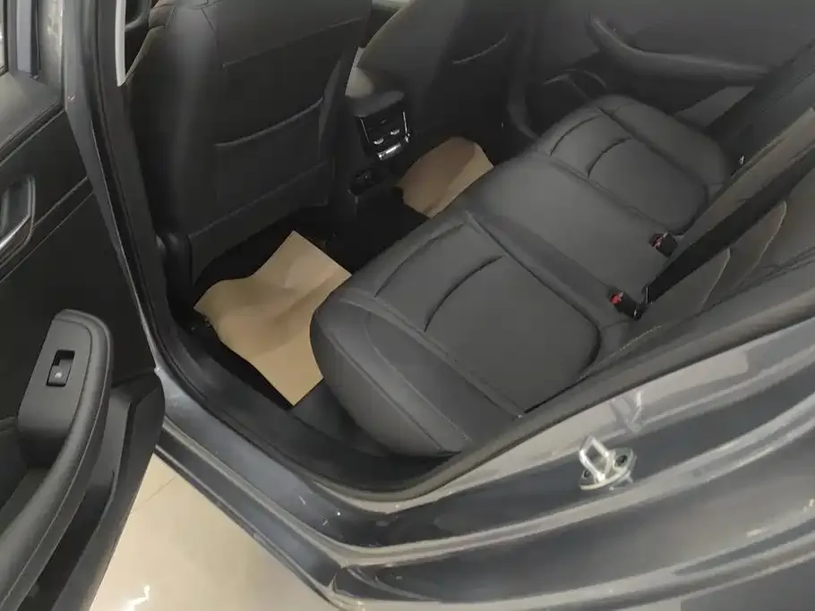 Roewe Roewe i5 2024 1.5L CVT Prestige Edition — Фото автомобиля 11