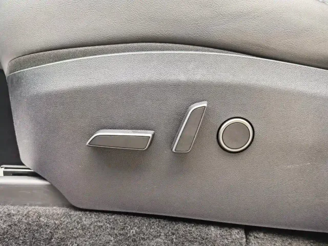 Tesla Model Y — Фото автомобиля 13