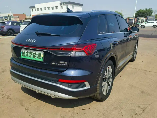 Audi Q4 e-tron — Фото автомобиля 4