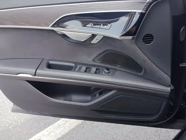 Audi A8 — Фото автомобиля 7